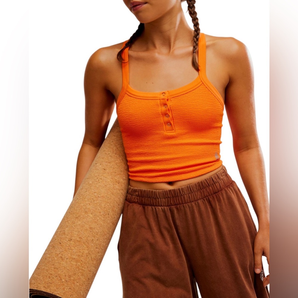 NWOT FREE PEOPLE, FPMOVEMENT ALL CLEAR SCRUNCHED HENLEY TANK, ORANGE, SIZE M/L